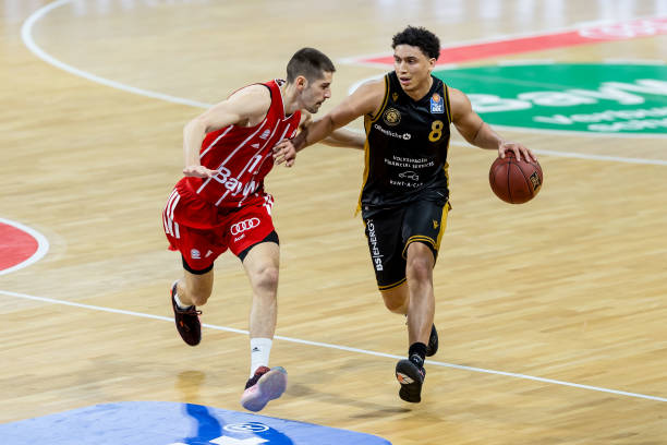 观众们也在 观众们也在